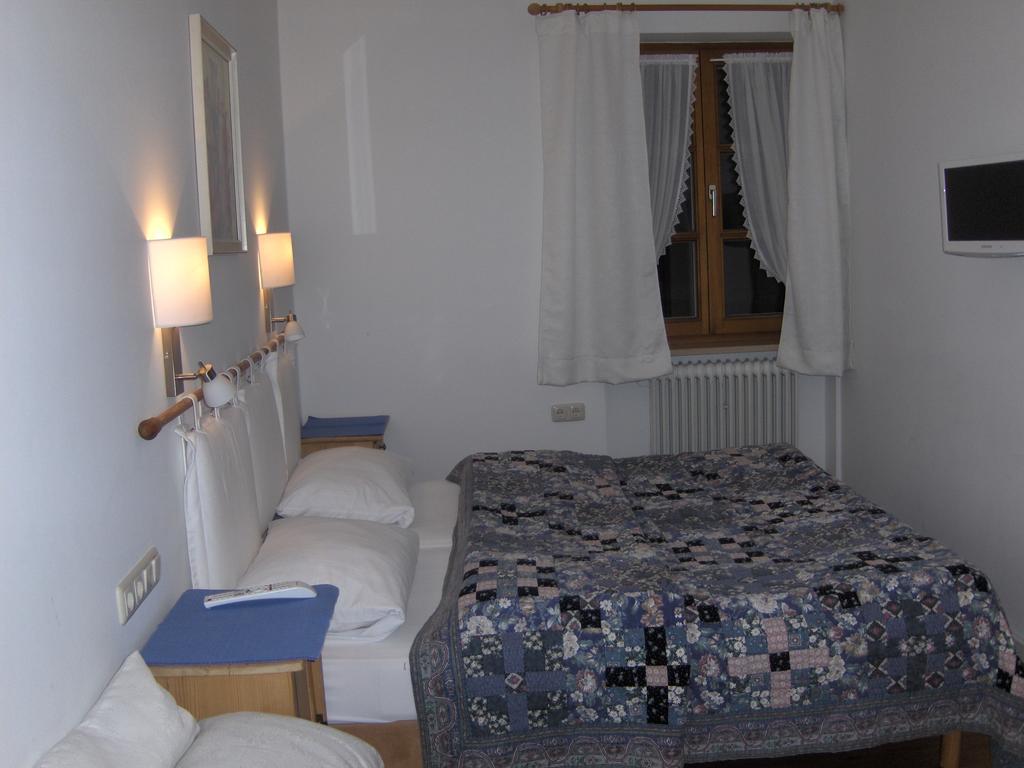 Hotel Hotel-gasthof Zur Rose 2*